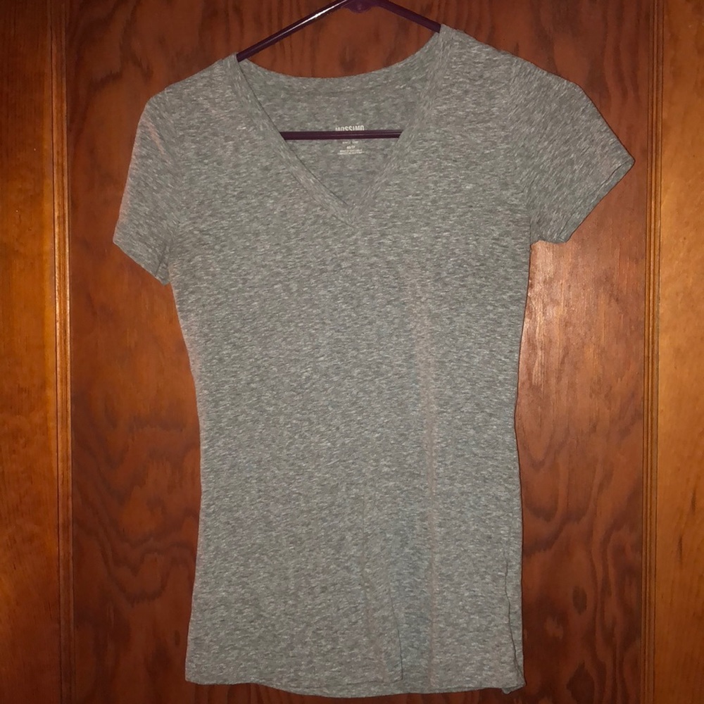 V-neck grey tee shirt.